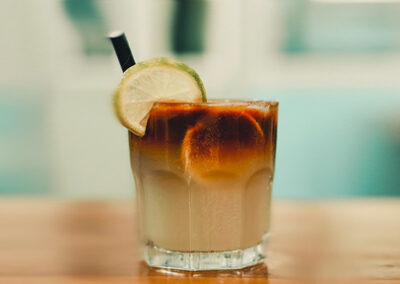 Caipirinha de café para refrescar no verão