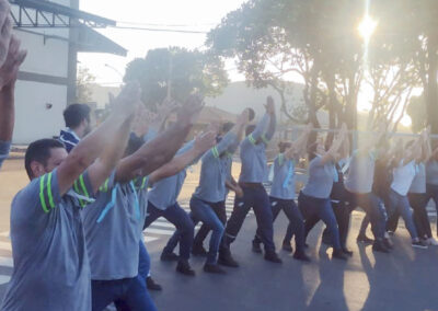 Dia do Trabalhador com o alongamento em dia